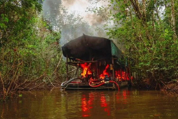 PRF diz que não é a 1ª vez que agentes federais foram recebidos com tiros por garimpeiros ilegais nas terras dos yanomamis