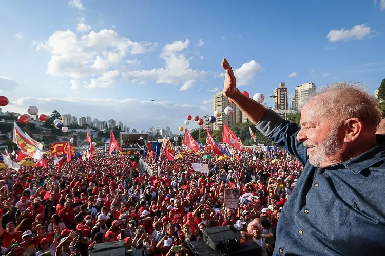 Ato do 1º de maio foi realizado por oito centrais sindicais, no Vale do Anhangabaú, em São Paulo