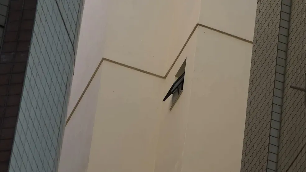 Imagem ilustrativa da imagem Garota de 8 anos morre após cair do 8º andar de prédio no ES