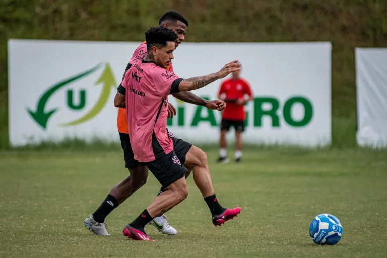 Treinador Léo Condé comandou os treinamentos nesta segunda