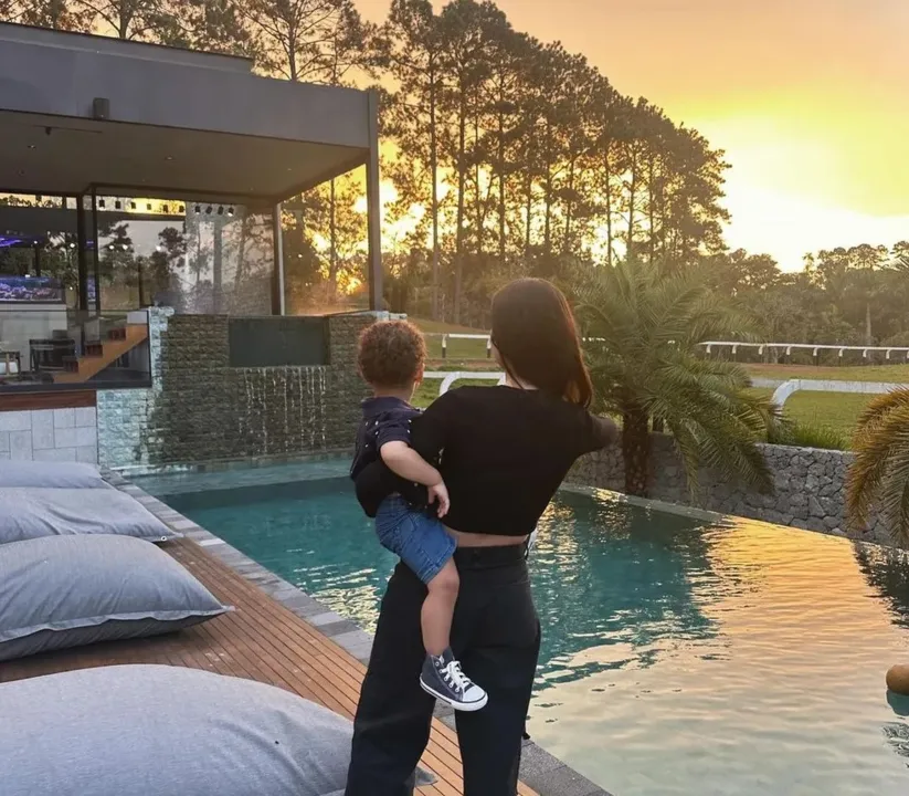 Dono que vendeu mansão para Bianca Andrade criava tubarões em um aquário marinho