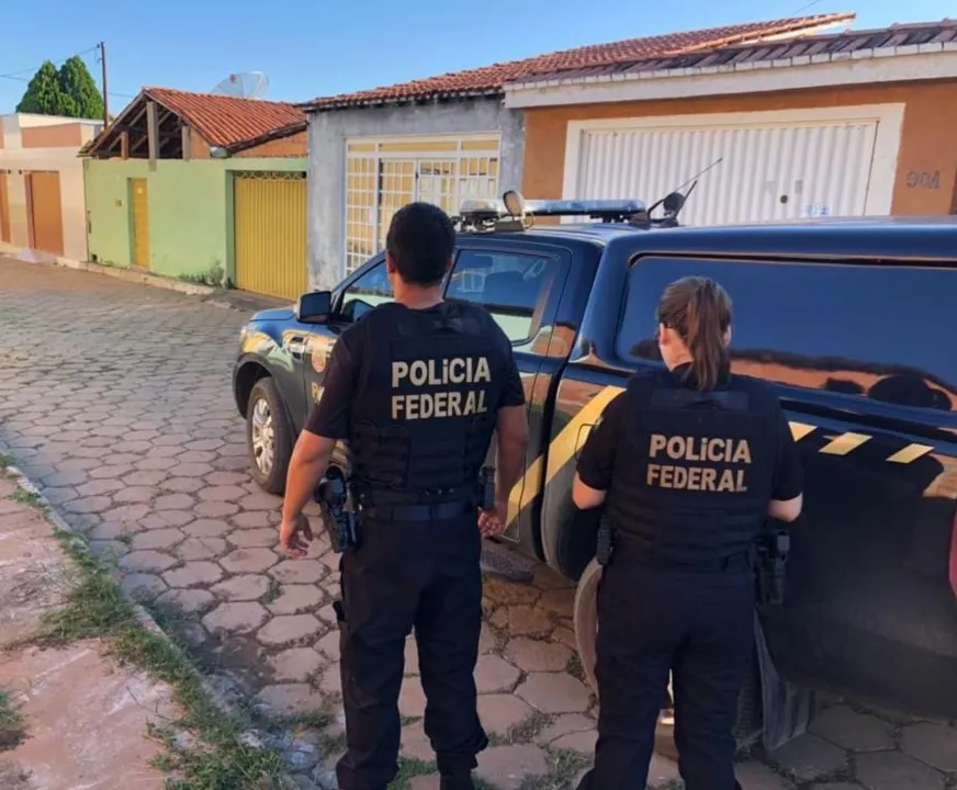 Em Barreiras, homem foi preso acusado dos crimes de estupro de vulnerável, produção, armazenamento e compartilhamento pela internet de cenas contendo registros de abusos sexuais em face de crianças e adolescentes