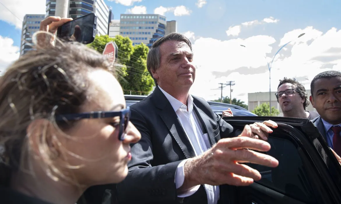 Bolsonaro é alvo de operação da PF sobre cartão de vacina