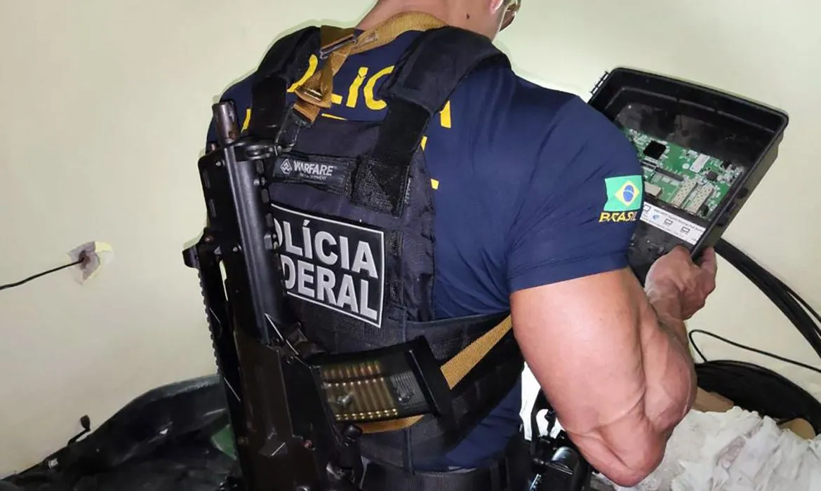 Segundo a PF, a empresa instalou câmeras para ajudar os criminosos a monitorar a movimentação