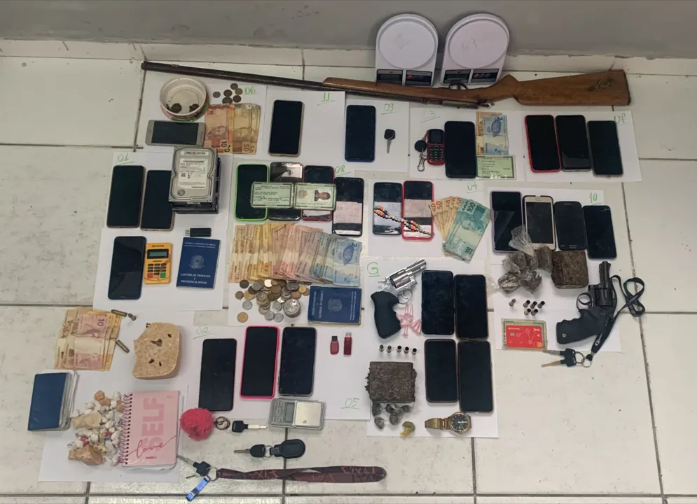 Dois suspeitos ainda trocaram tiros com as equipes policiais e não resistiram aos ferimentos