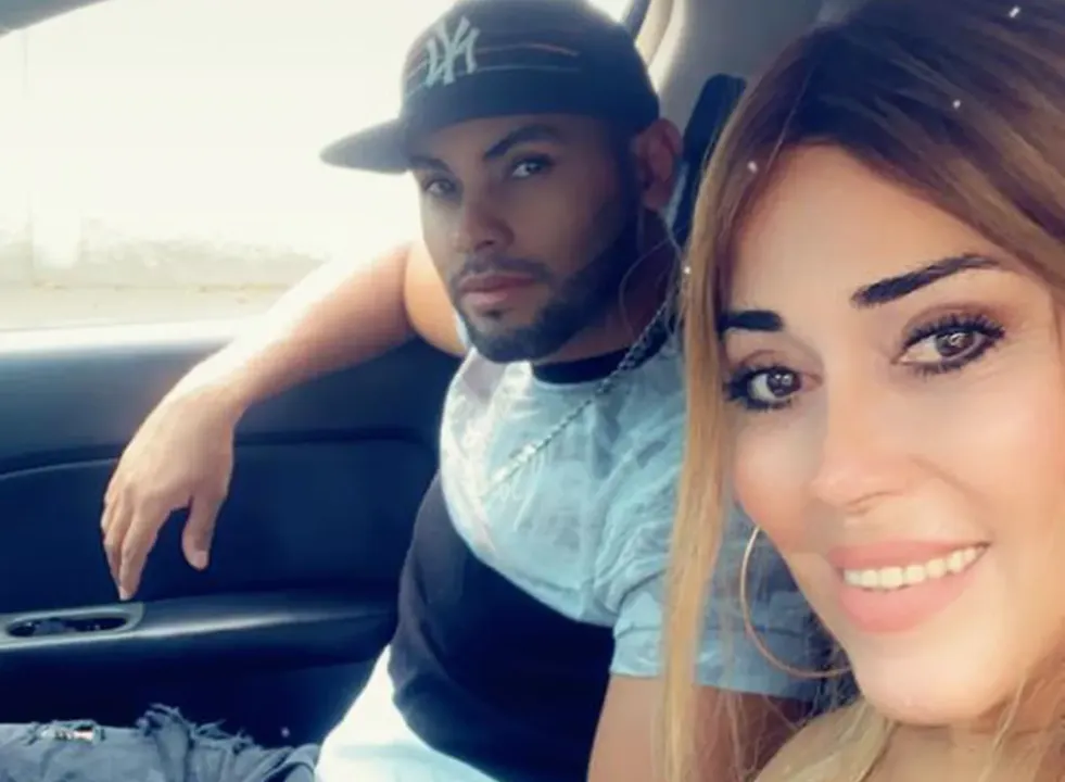 Imagem ilustrativa da imagem Mulher Abacaxi anuncia fim do casamento após topless polêmico