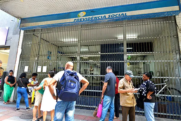 O abono é usualmente pago no segundo semestre de cada ano, em agosto e novembro