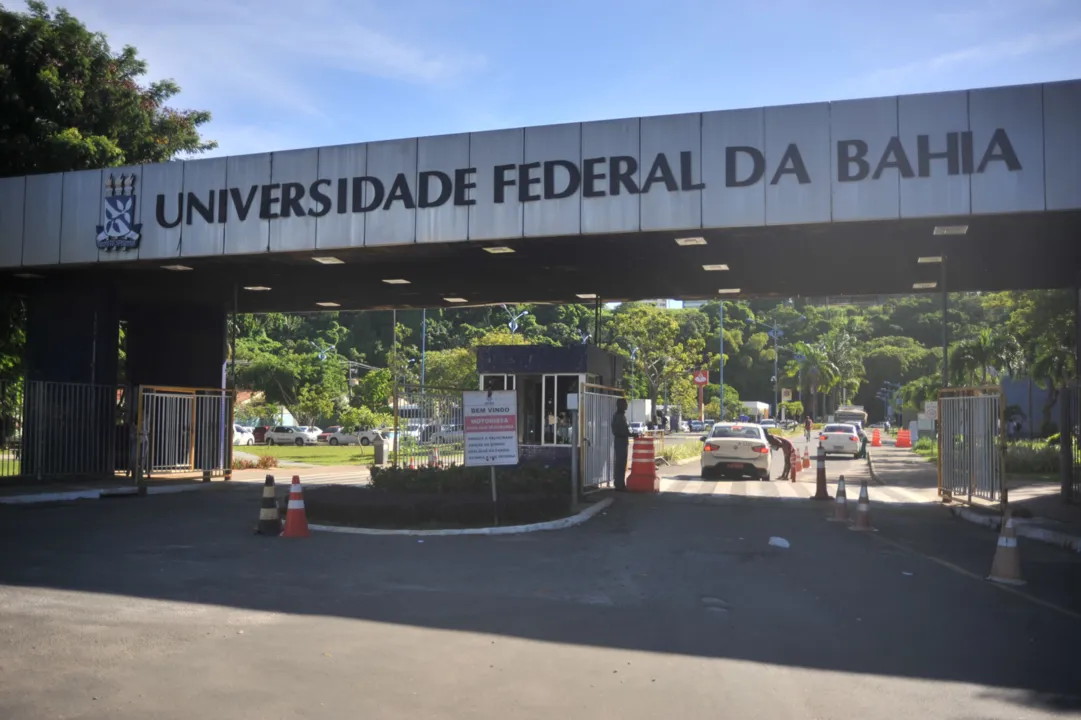 Com a chamada "Todes são bem-vindes", a roda de conversa teve início às 14h, na sala 22 da Escola de Dança da instituição de ensino