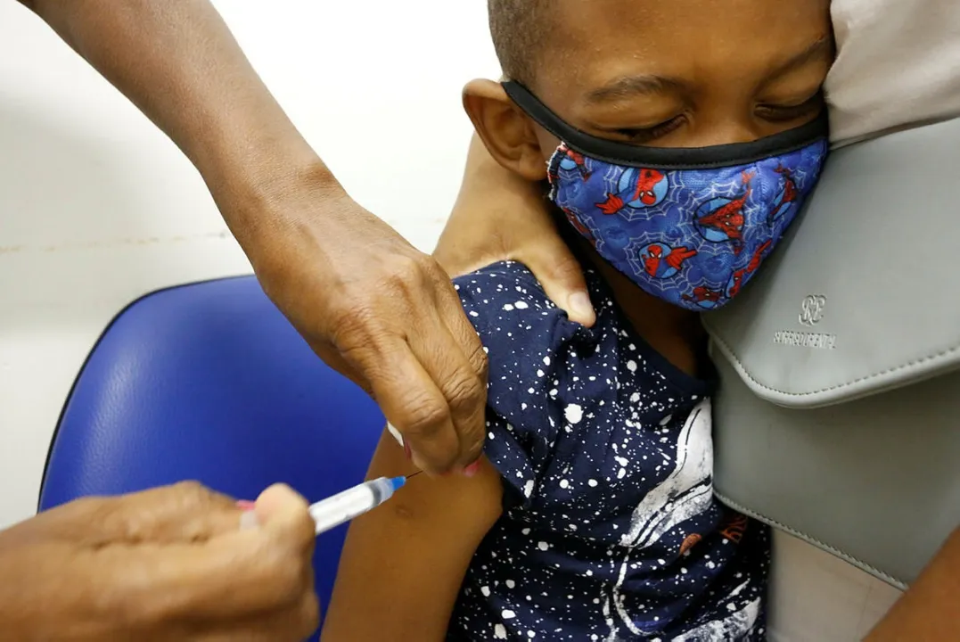 Apenas 11,7 milhões das 33,4 milhões de crianças do Brasil foram vacinadas contra a covid-19