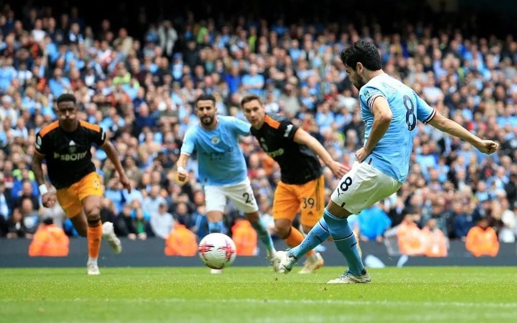 Time treinado por Guardiola abriu quatro pontos diante do Arsenal