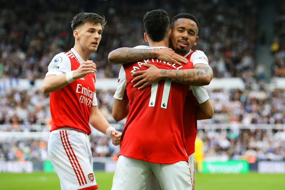 Arsenal bate Newcastle fora de casa e segue na busca pelo título