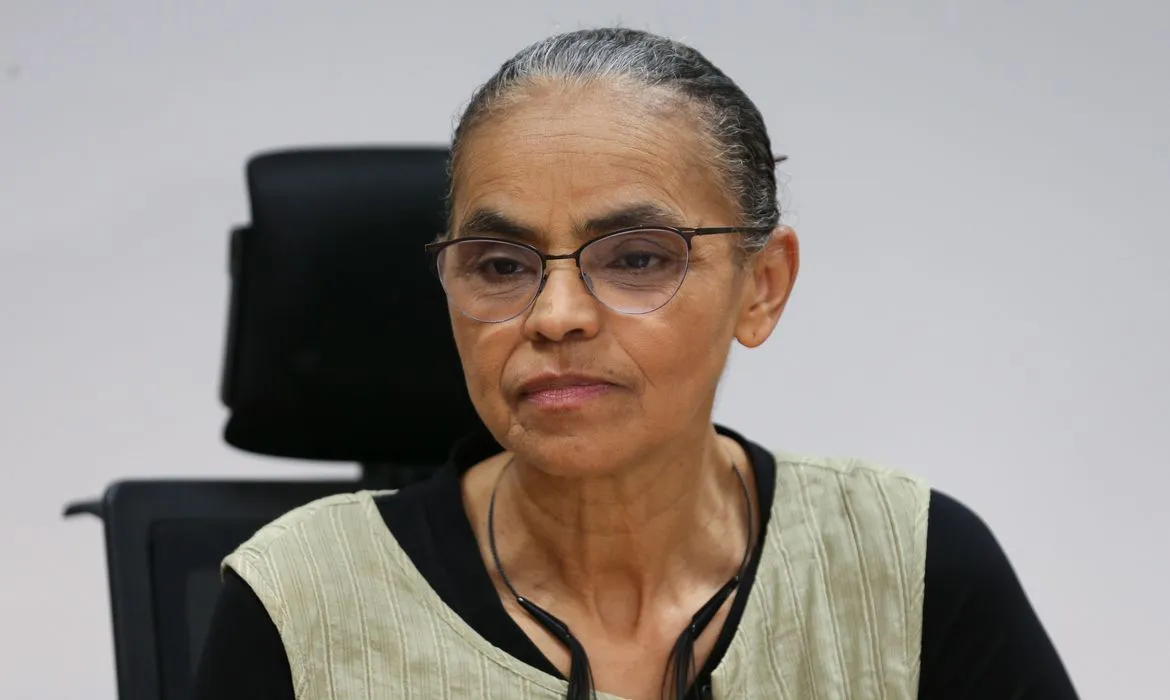 Marina Silva segue internada e apresenta evolução neste domingo