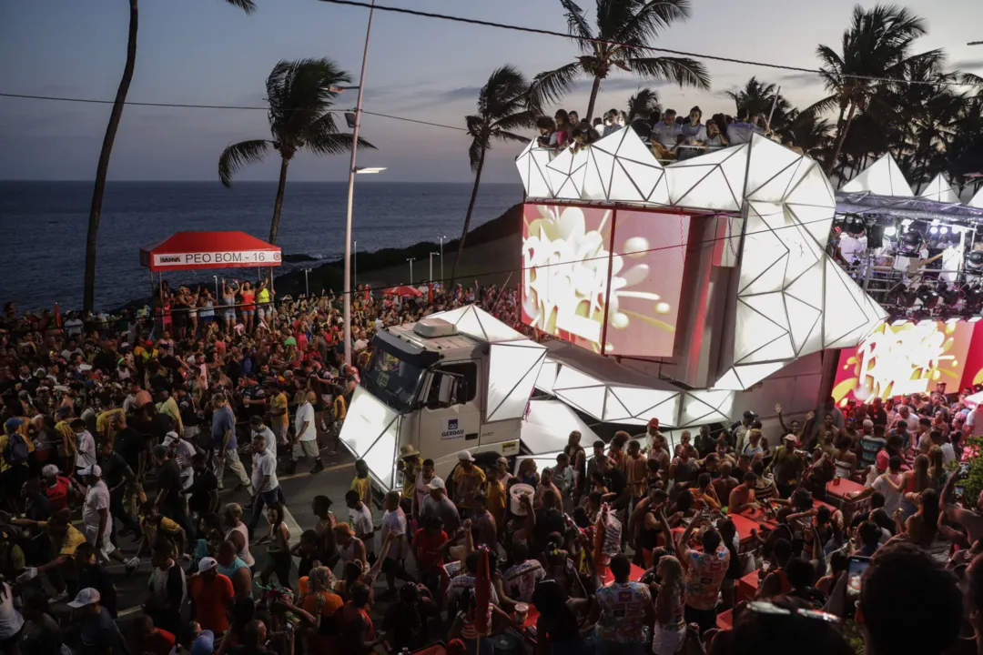 Trios pipoca em abertura do Carnaval de Salvador em 2023