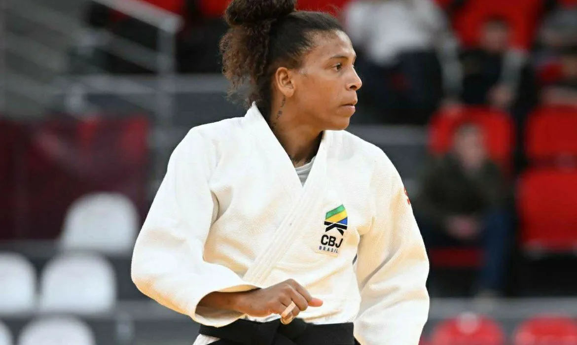 Número 1 do ranking e bicampeã mundial, a brasileira perdeu na estreia para a turca Hasret Bozkurte (61ª)