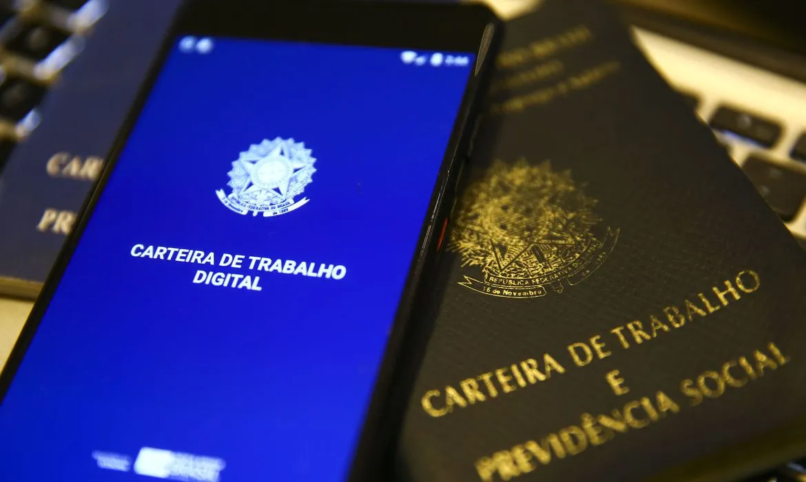 Para as vagas que exigem experiência deve ser comprovado em carteira de trabalho