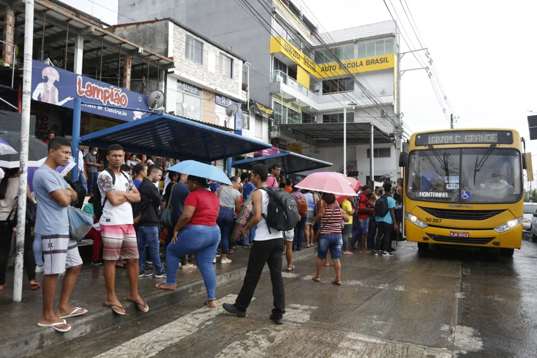 Pontos cheios após atraso na saída dos ônibus das garagens na última semana