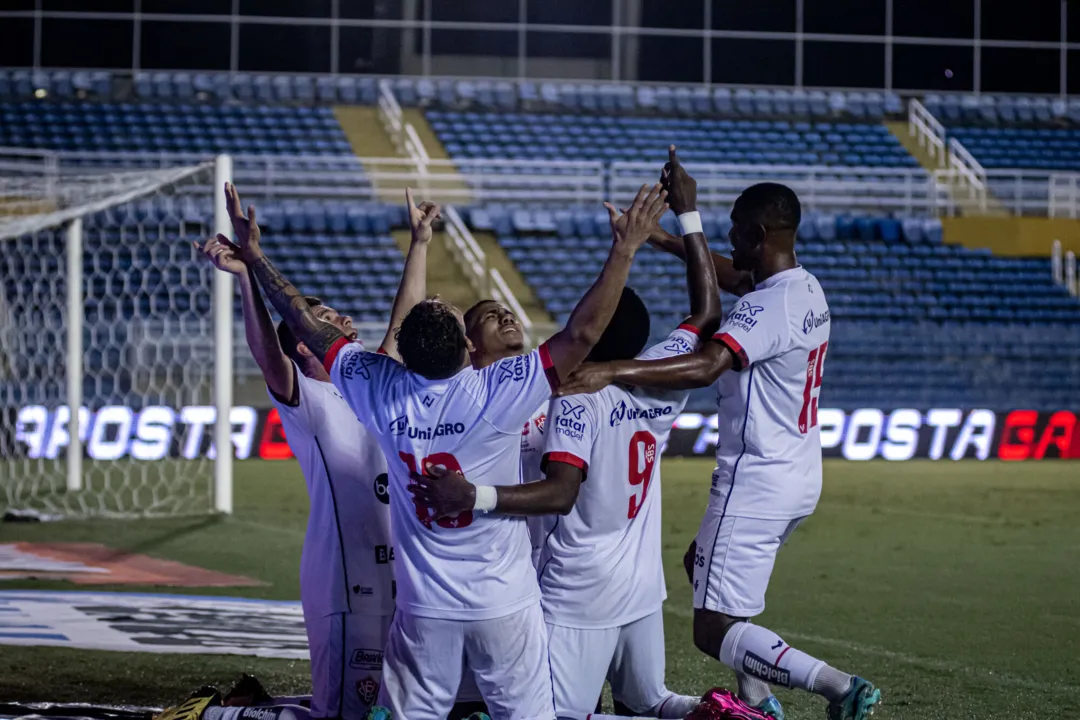 Vitória alcança a liderança isolada da Série B