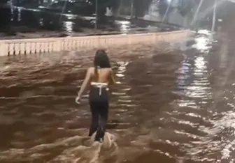 Em alguns pontos o acúmulo de água provocou uma enxurrada