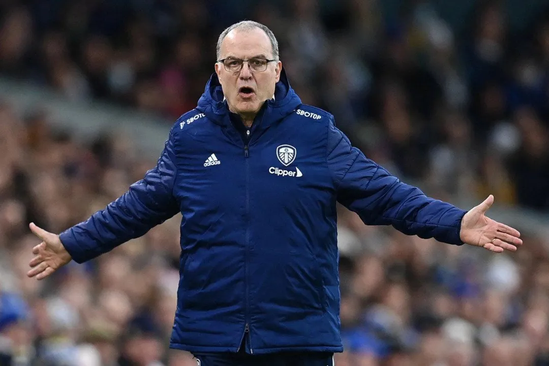 Livre no mercado desde que deixou o Leeds United, Bielsa rejeitou uma proposta do Everton