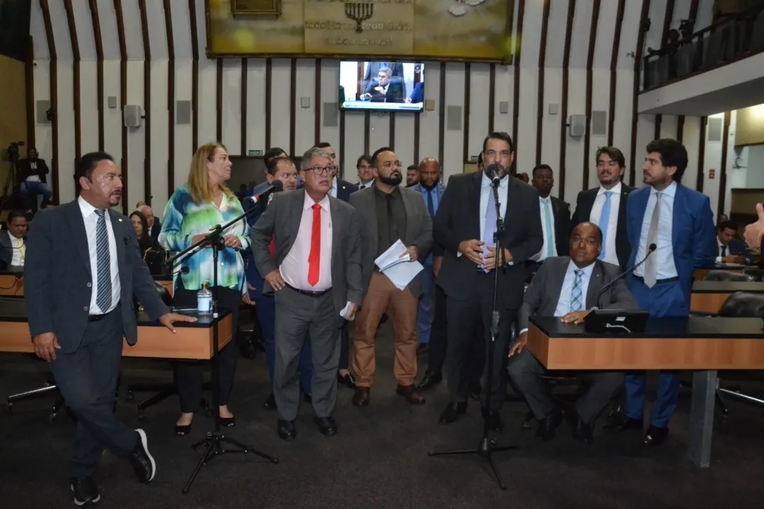 Deputados de oposição realizaram protesto durante votação