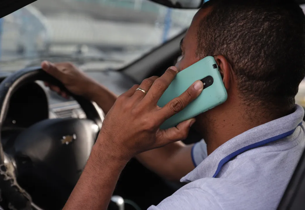 Uso do celular ao volante preocupa especialistas da área