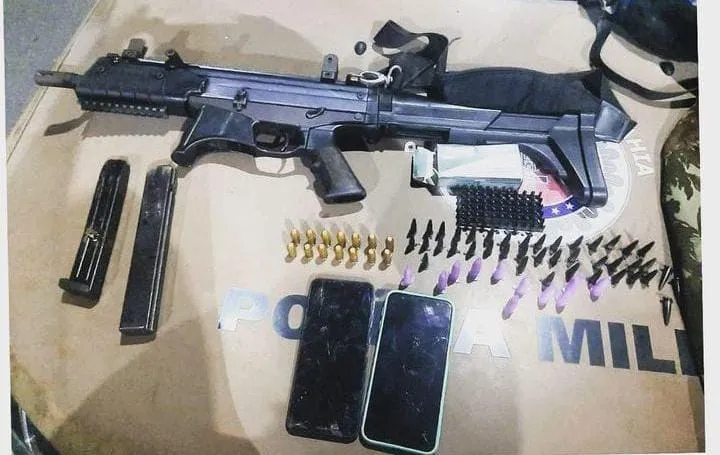 o suspeito costumava exibir armas nas redes sociais.