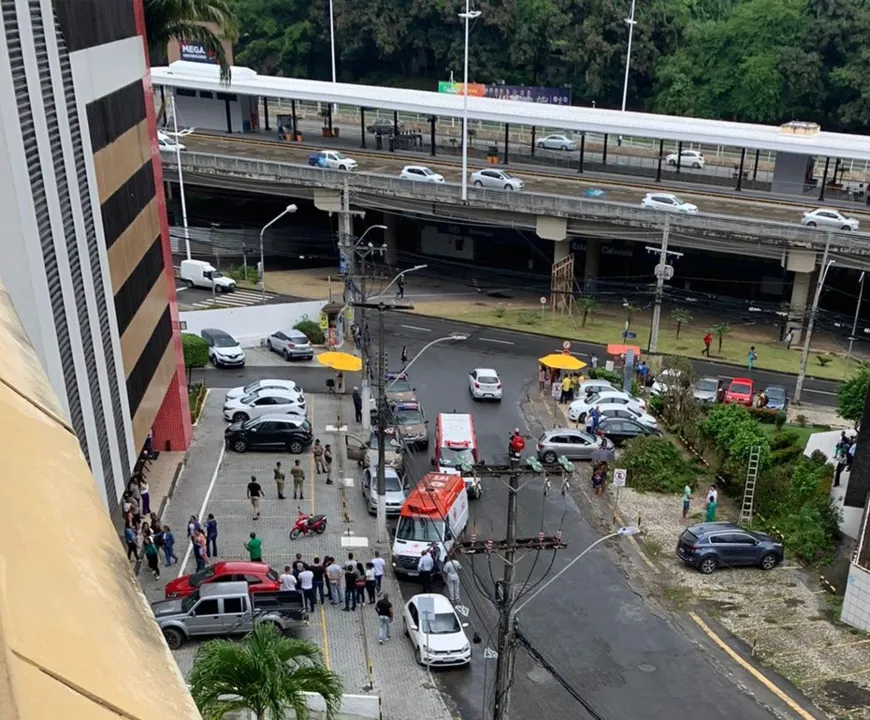 Vítima foi levada por uma ambulância do Serviço de Atendimento Móvel de Urgência (SAMU( a uma unidade hospitalar