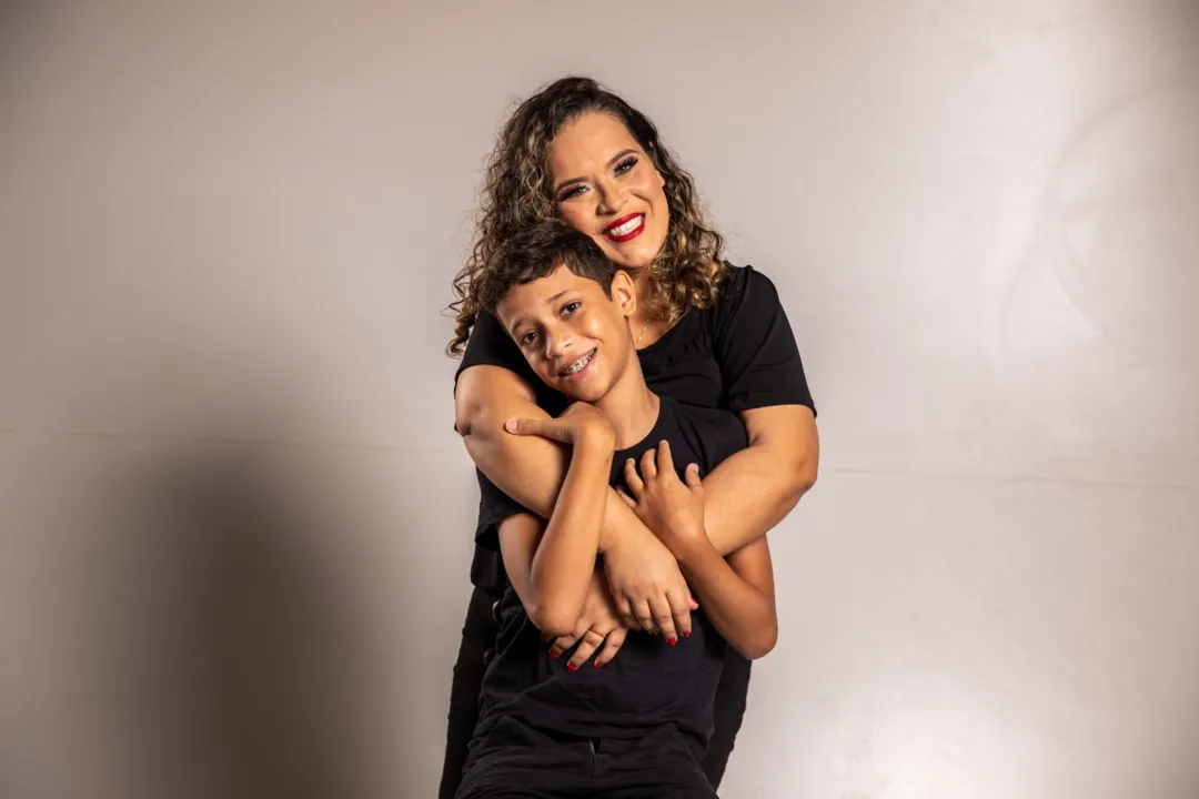 Vivian Antonino e o filho Victor