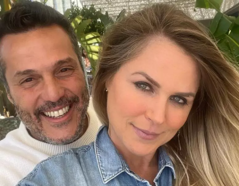 O casal tem dois filhos: Cauet, de 20 anos, e Giulia, de 17