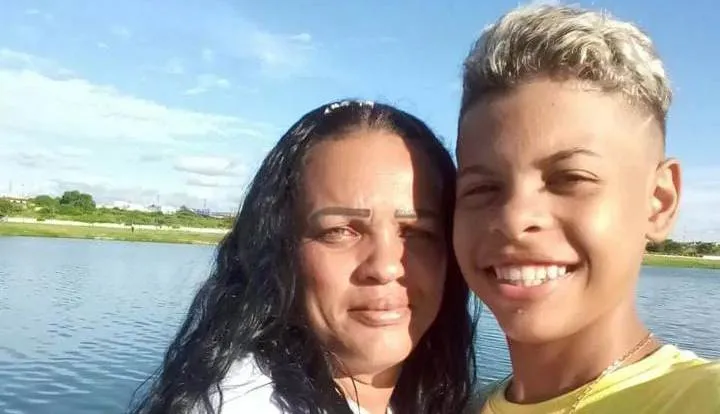 Mãe e filho morreram após naufrágio em rio na Bahia