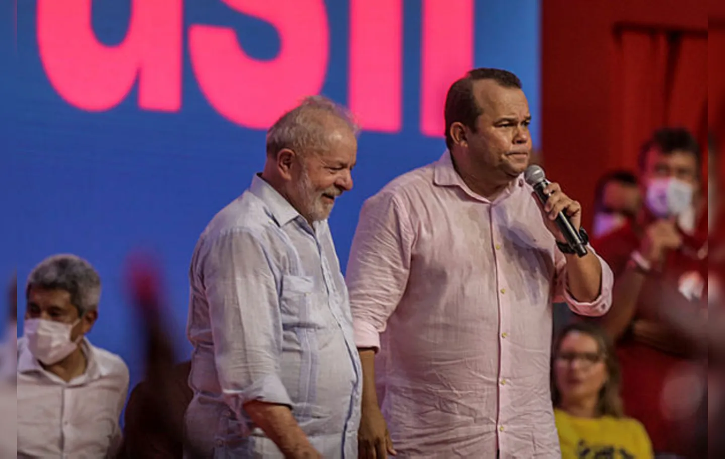 Geraldo Júnior e Lula durante campanha eleitoral em 2022