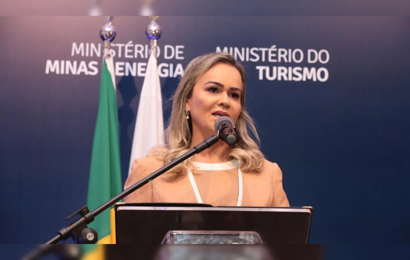 Imagem ilustrativa da imagem Ministra do Turismo pede desfiliação do União Brasil
