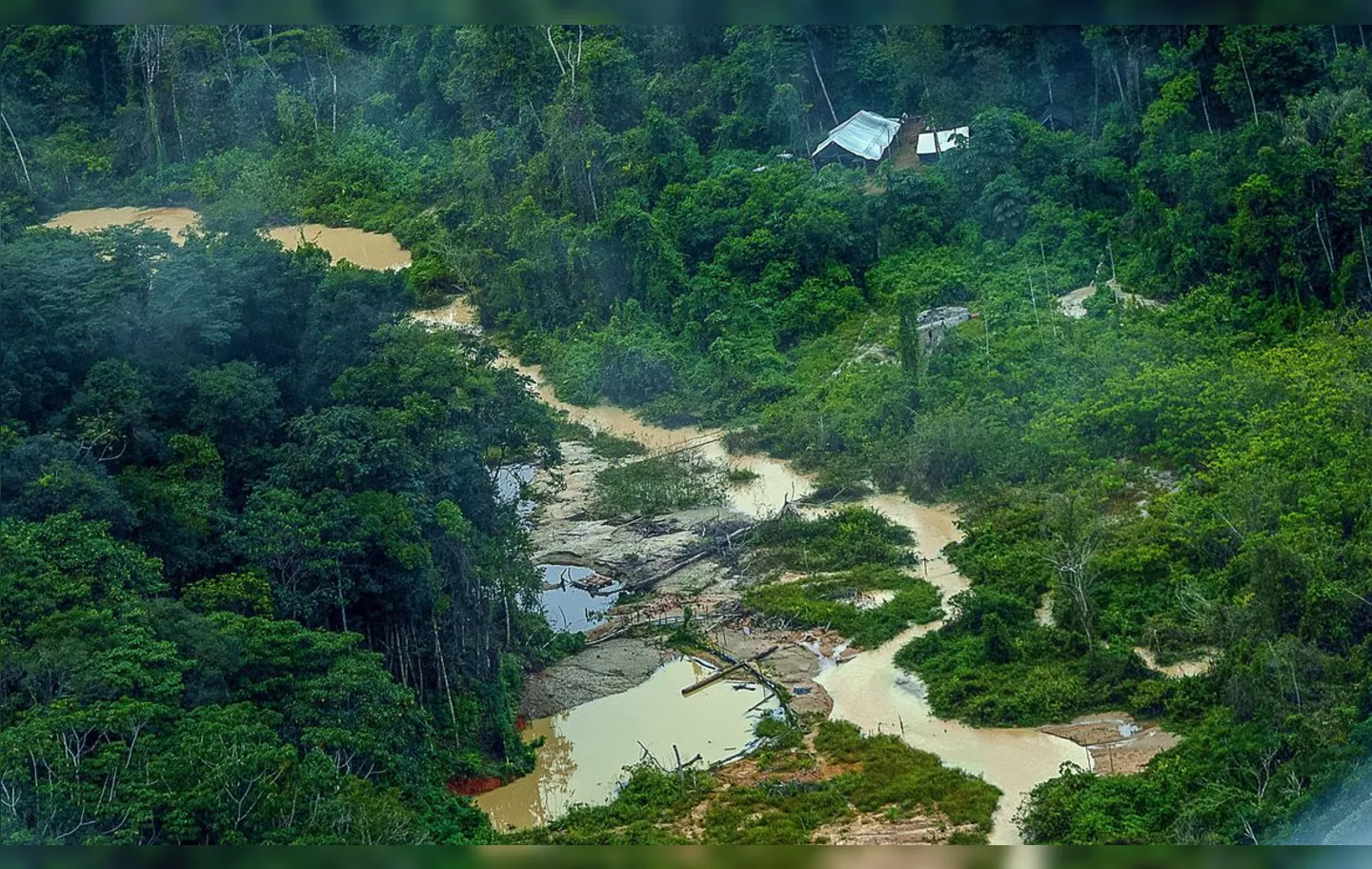 De acordo com o relatório, as máquinas encontradas começaram a ser vistas na Terra Yanomami a partir do segundo semestre do ano passado