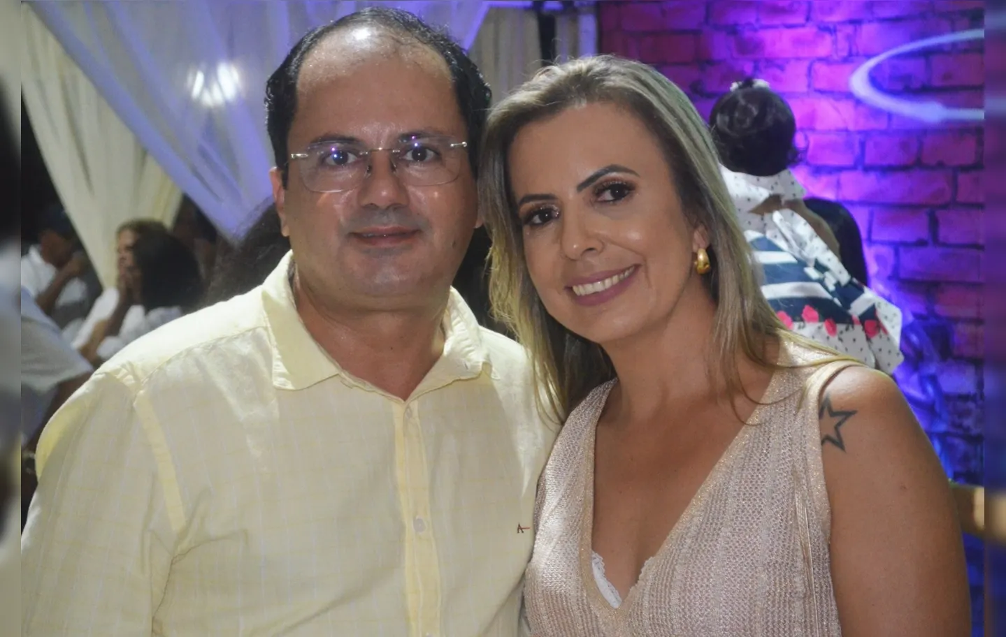 Prefeito de Jussiape, Éder Jakes Souza Aguiar (PSD) e a primeira dama, Hilda Rejane Assunção Ribeiro Aguiar