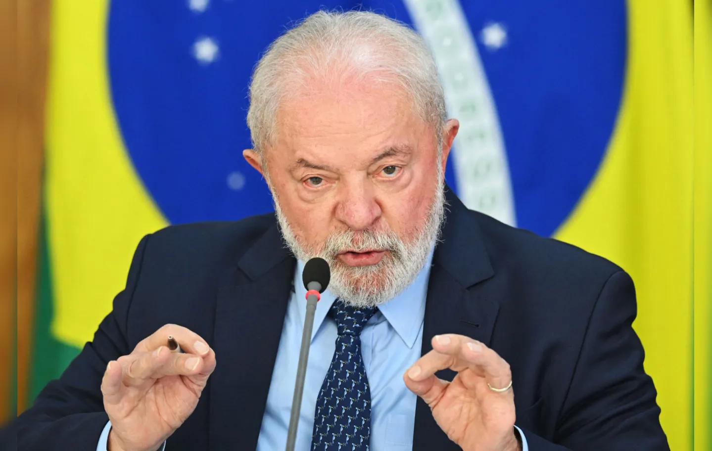 "Não cabe a mim decidir de quem é a Crimeia", disse Lula