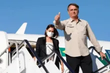 Imagem ilustrativa da imagem Bolsonaro reclama de salário e tempo com esposa no tempo de presidente