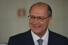 Imagem ilustrativa da imagem "É dos carecas que elas gostam", brinca Alckmin em evento do MCMV