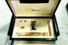 Imagem ilustrativa da imagem Após determinação do TCU, Bolsonaro devolve kit de joias sauditas