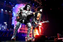 Imagem ilustrativa da imagem Vocalista do Kiss, Gene Simmons passa mal e banda interrompe show