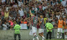Imagem ilustrativa da imagem Fluminense derrota Athletico-PR e permanece na ponta do Brasileiro