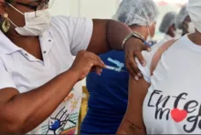 Imagem ilustrativa da imagem Mais de 11 mil pessoas são vacinadas com vacina bivalente em Salvador