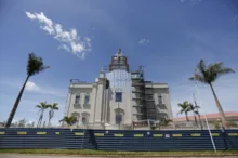 Imagem ilustrativa da imagem Construção de templo desperta curiosidade na Avenida Orlando Gomes