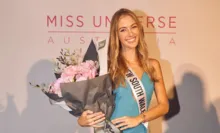 Imagem ilustrativa da imagem Finalista do Miss Universo morre após cair de cavalo na Austrália