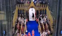 Imagem ilustrativa da imagem Vídeo: Mulher misteriosa aparece na coroação do Rei Charles III