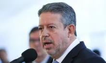 Imagem ilustrativa da imagem Lula questionar privatização da Eletrobras é preocupante, diz Lira