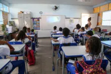 Imagem ilustrativa da imagem Prefeitura de Salvador deixa alunos surdos sem intérpretes nas escolas