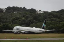 Imagem ilustrativa da imagem Avião derrapa e sai da pista no aeroporto de Salvador