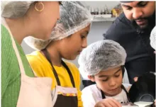 Imagem ilustrativa da imagem Crianças realizam curso de gastronomia em Confeitaria de Salvador