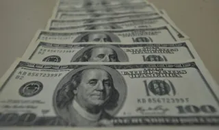 Imagem ilustrativa da imagem Dólar encosta em R$ 5,20 com inflação nos EUA