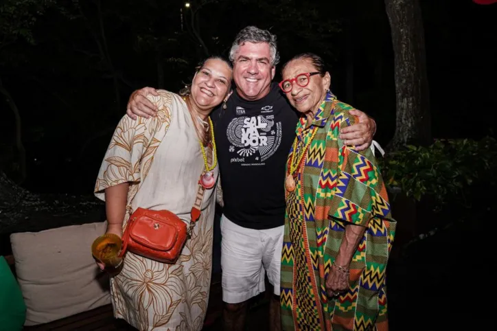 Imagem ilustrativa da imagem Licia Fabio reúne 800 convidados na Bahia Marina em clima de Carnaval